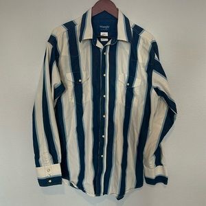 Wrangler Pearl Snap Button Down Long Sleeve Shirt